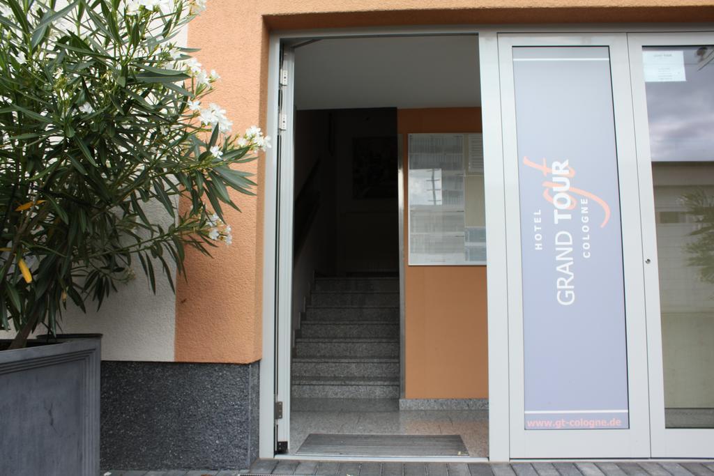 Grand Tour Hotel 2*